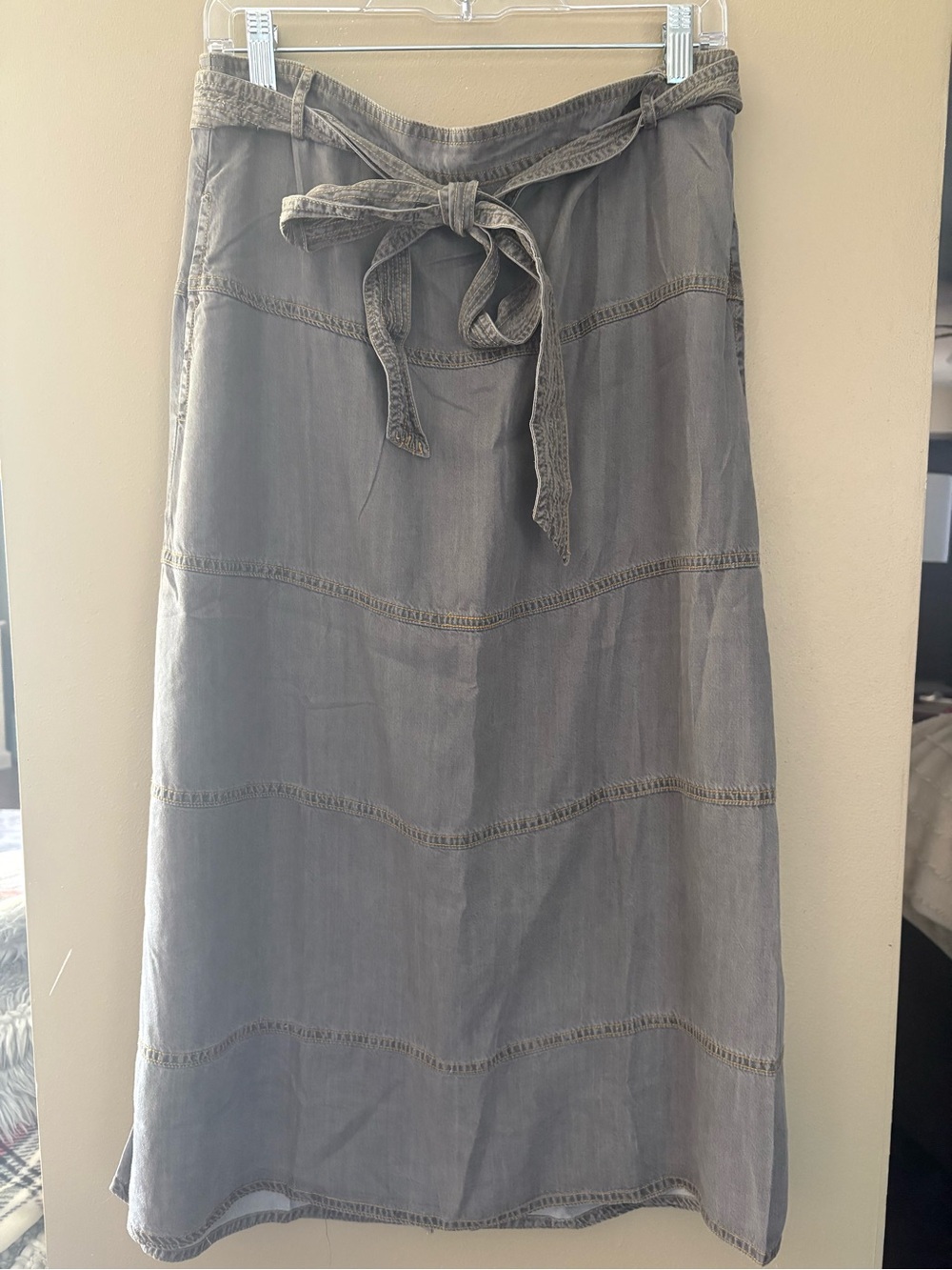 Current Air Taupe-Grey Tie-Waist Midi Skirt
